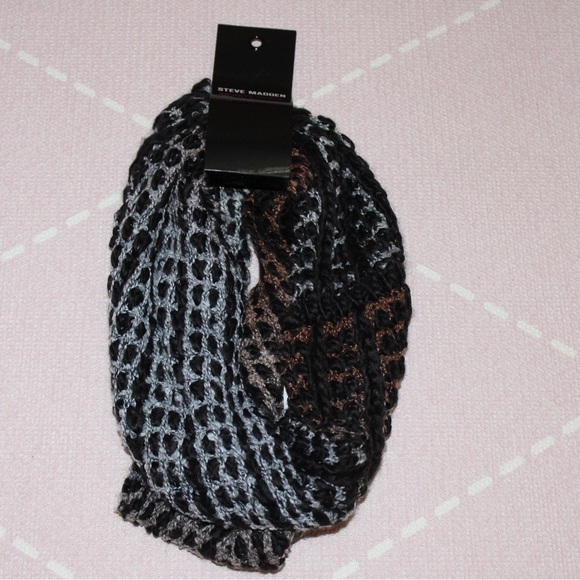 Steve Madden Brand New Infinity Scarf Multi Color Great Gift - Picture 1 of 3